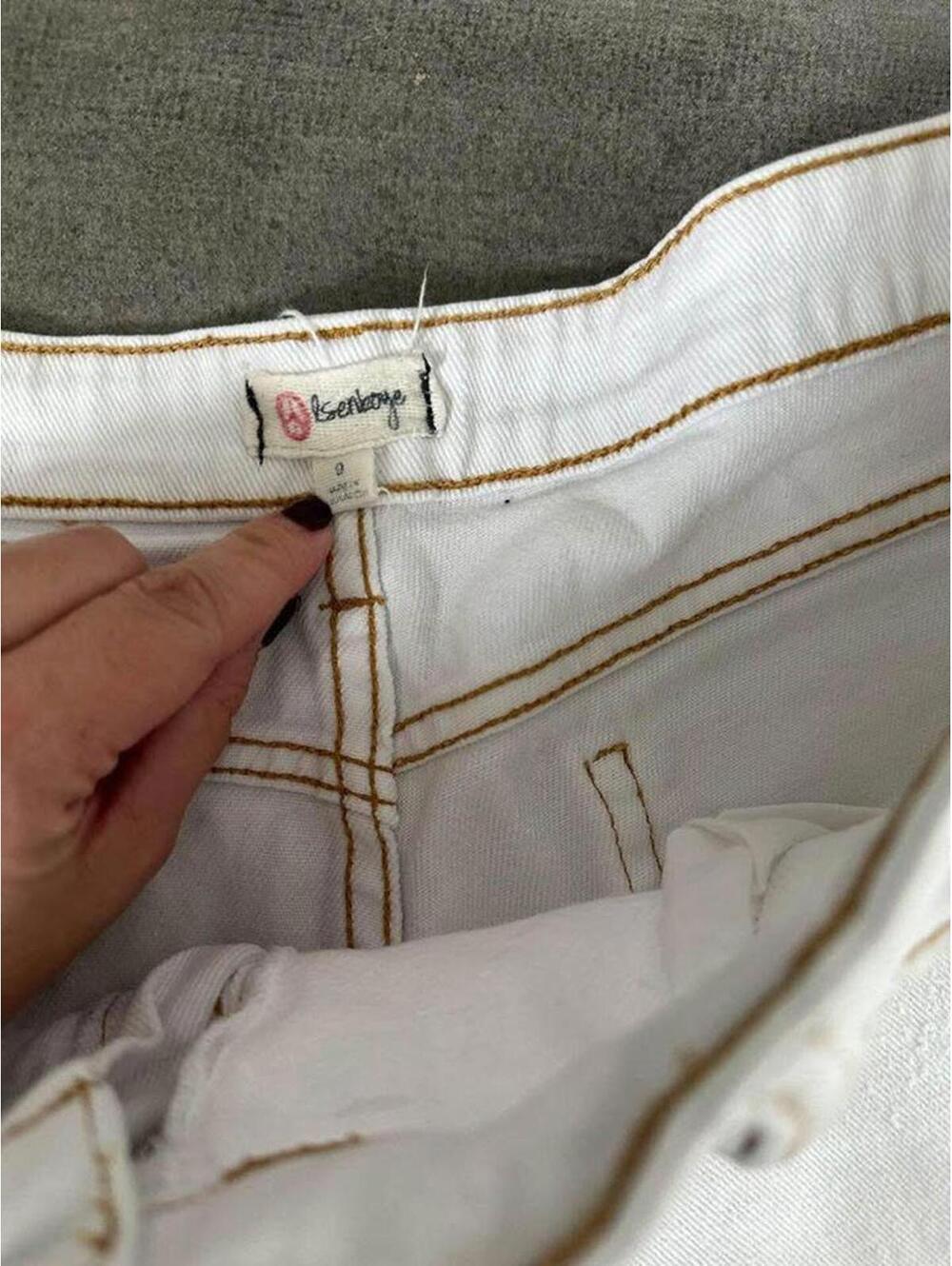 Women's • Olsenboye White Denim Jean Shorts - Size 9 - Picture 5 of 6